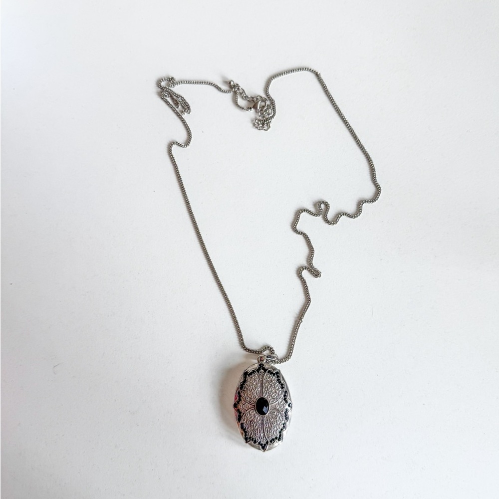 locket necklace, adjustable length, silver & black